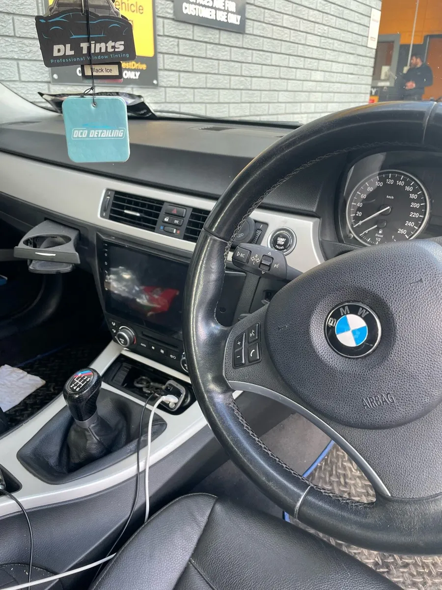 BMW E90 2011 - Image 4