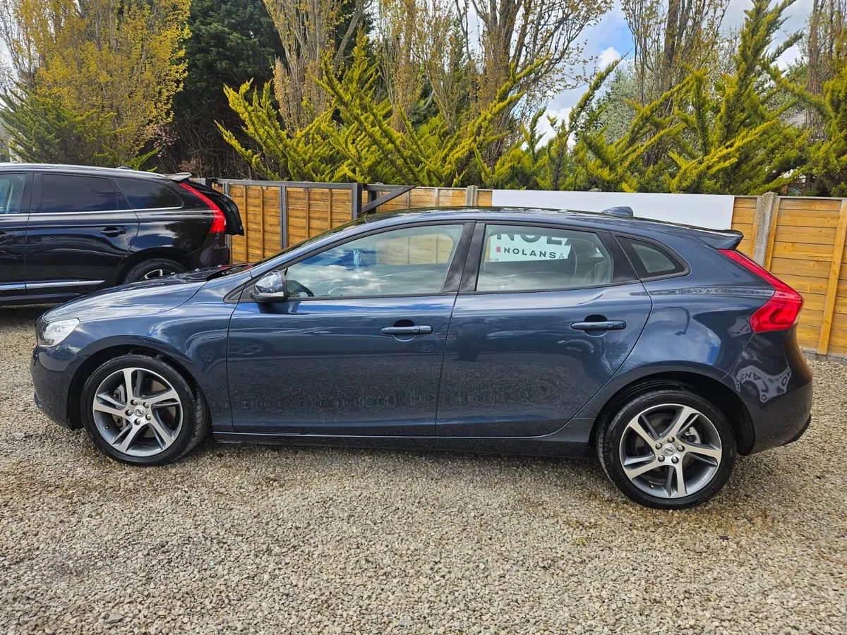 2019 Volvo V40 D4 2.0 DIESEL AUTO NEW NCT 04/28 - Image 4