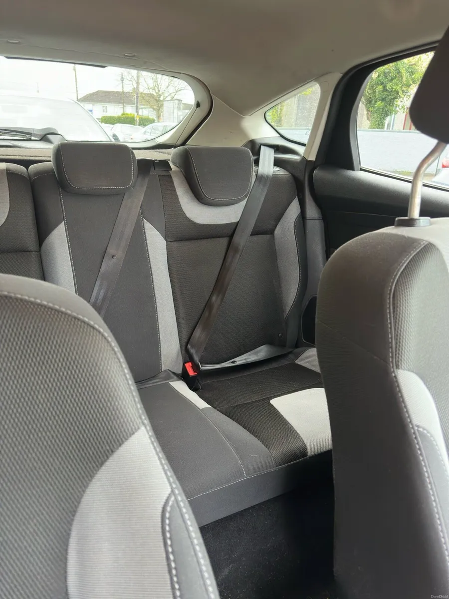 Ford Focus Zetec 1.6 Duratorq TCDi Euro 5 - Image 2