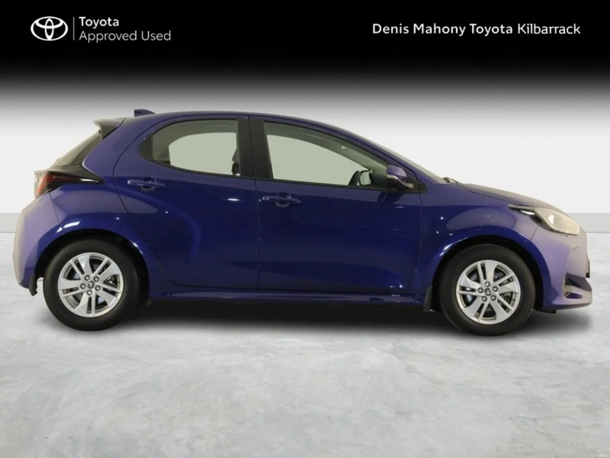 Toyota Yaris HYBRID LUNA - Image 3