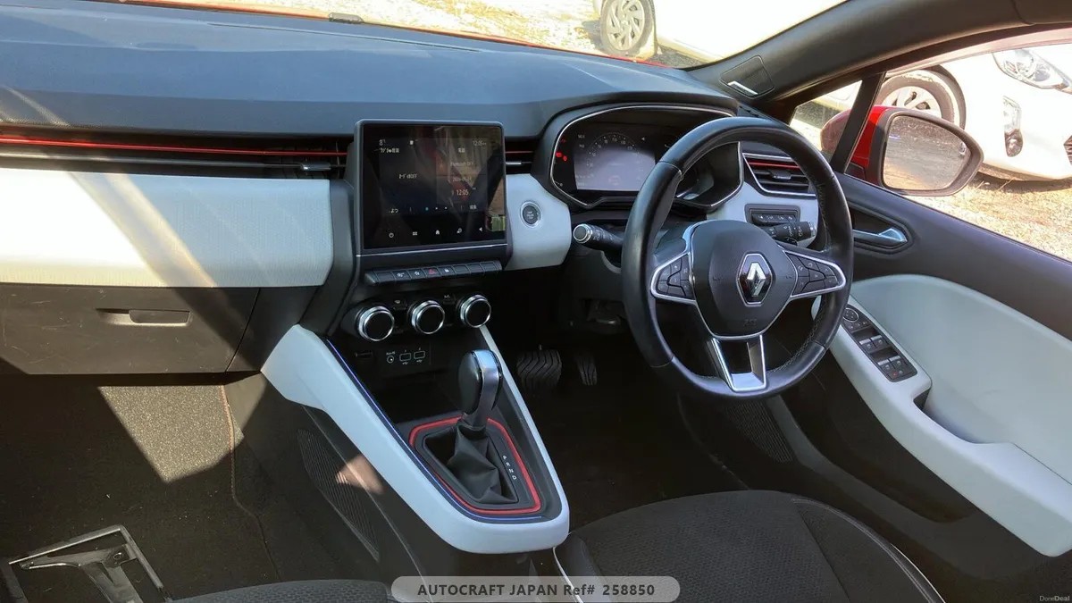 Renault Clio 202 reg 1.3 auto - Image 3