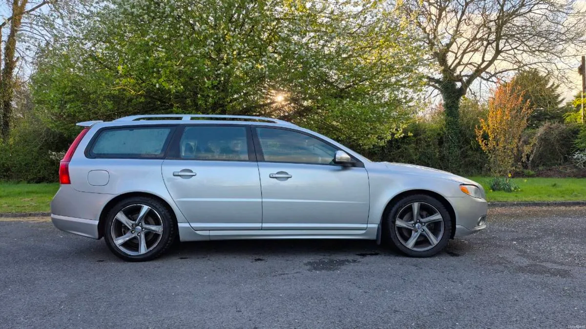 2012 Volvo V70 D3 R Design - Image 2