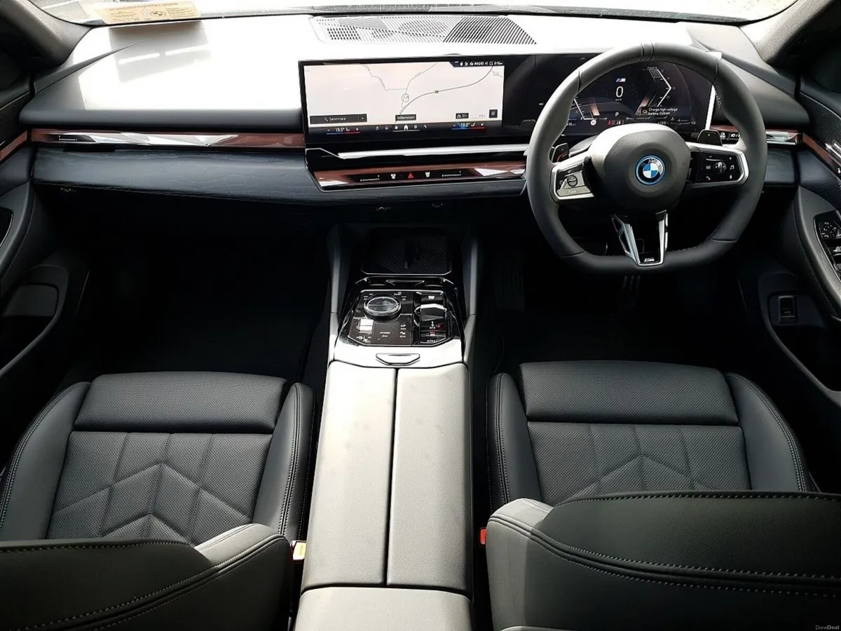BMW 5-Series 530e M Sport Saloon - Image 4
