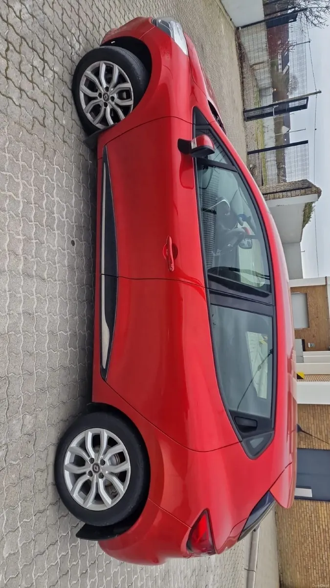 Renault Clio 2019 - Image 2