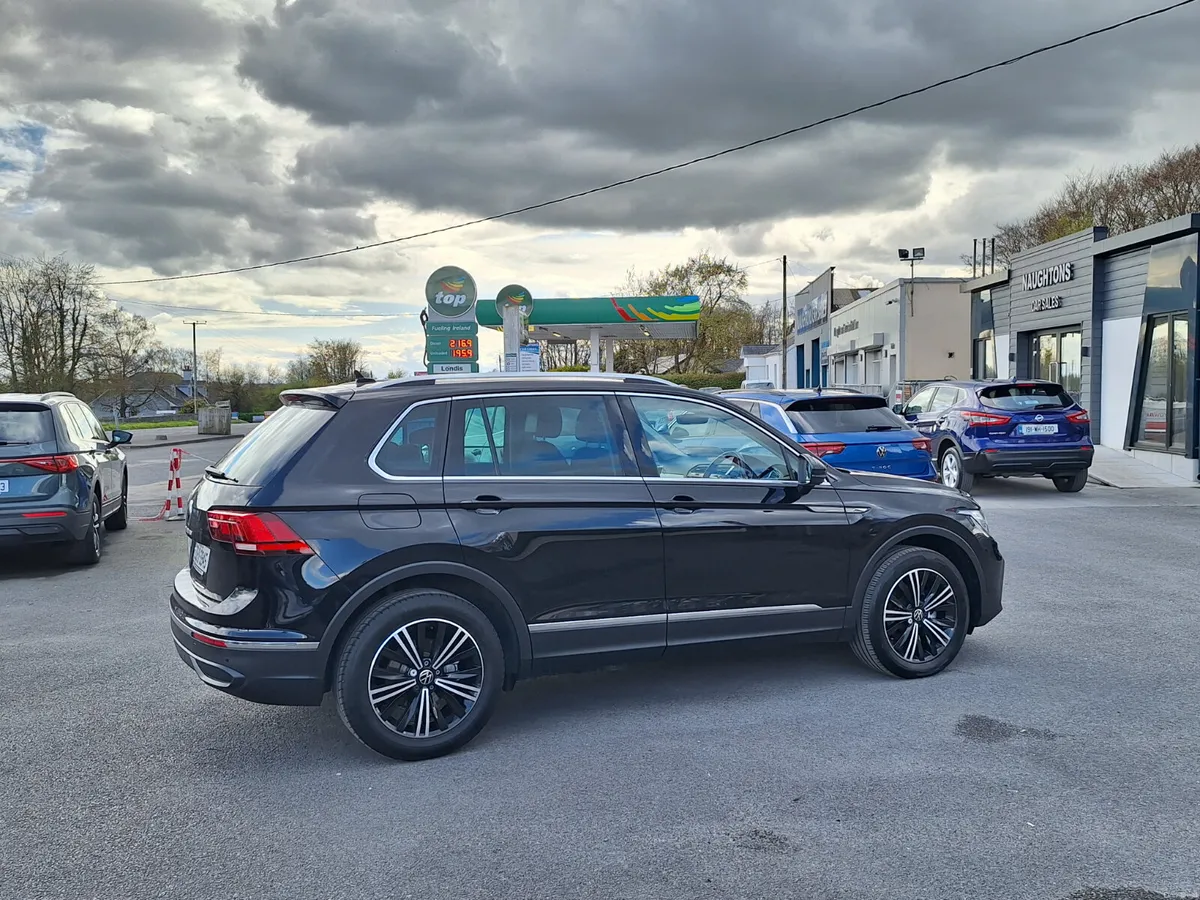 Volkswagen Tiguan 2.0 Tdi *High Spec/1 Owner - Image 3