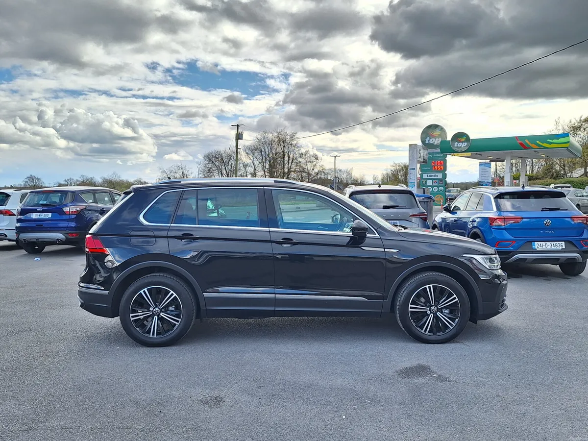 Volkswagen Tiguan 2.0 Tdi *High Spec/1 Owner - Image 2