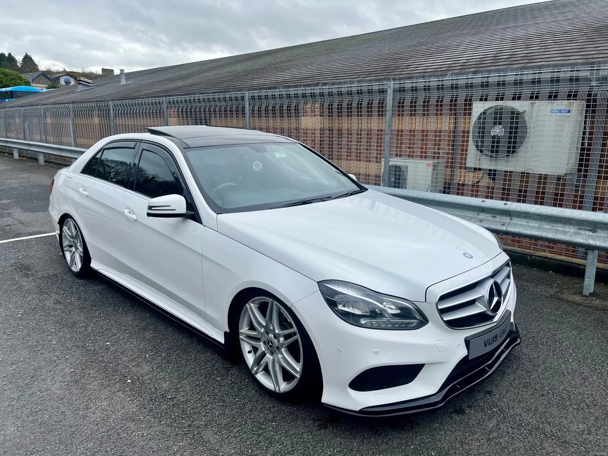 Mercedes-Benz E-Class 2015, pan roof, 19s, mint!! - Image 1