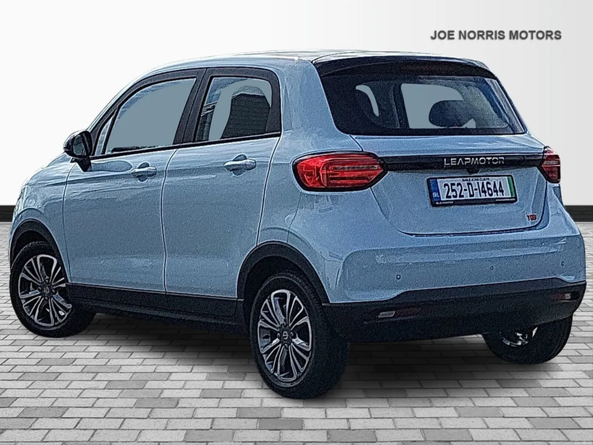 Leapmotor T03 DESIGN 5DR AUTO ELECTRIC DEMO - Image 4