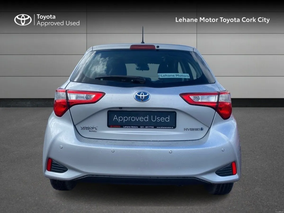 Toyota Yaris YARIS HYBRID 5DR LUNA - Image 4
