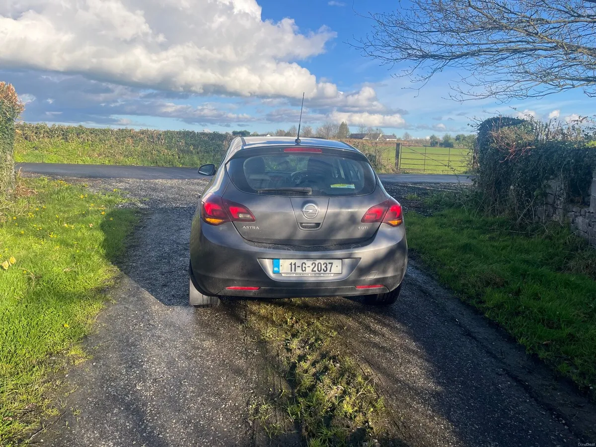 Opel Astra 2011 - Image 4