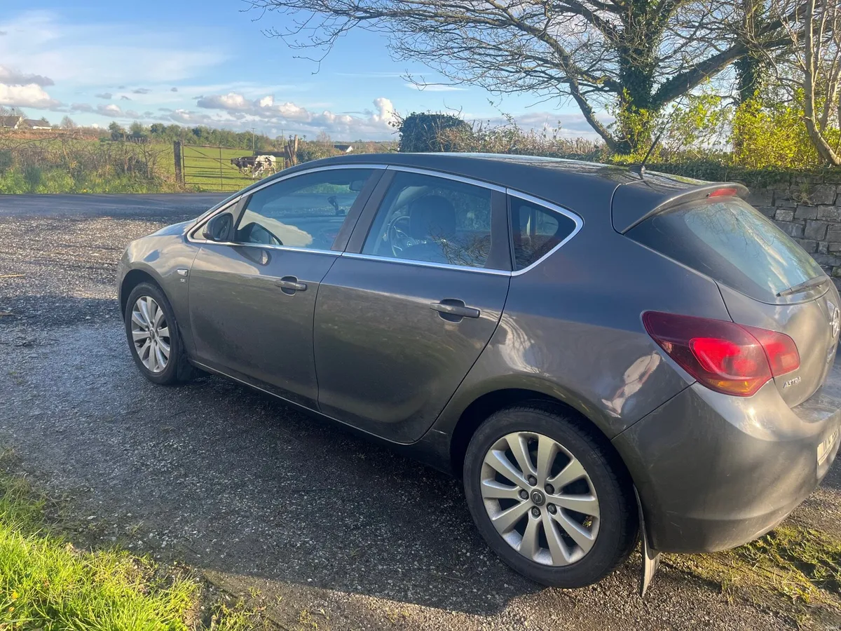 Opel Astra 2011 - Image 3