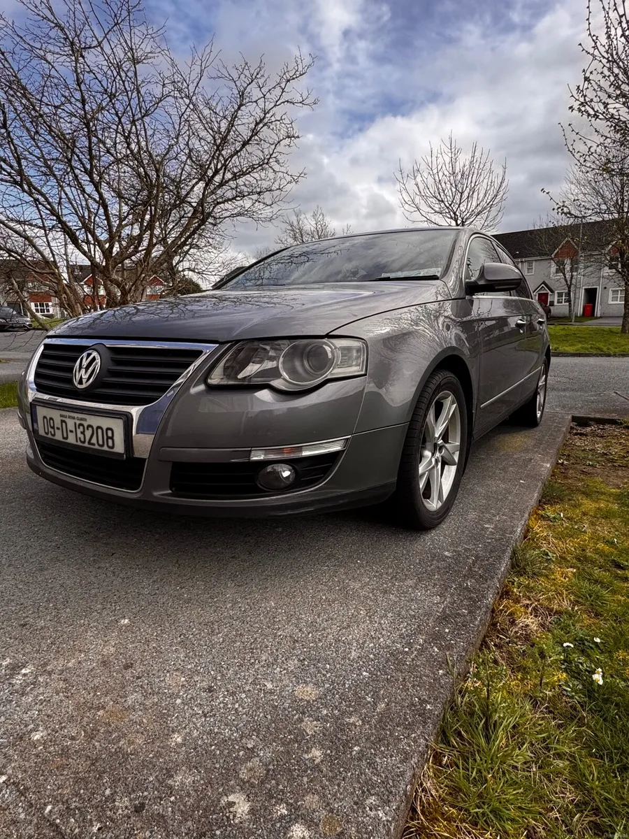 Volkswagen Passat 2009 - Image 1