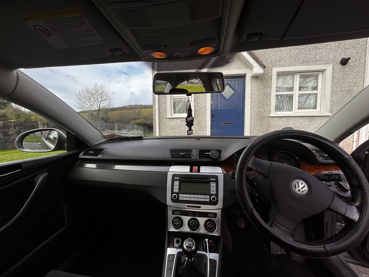 Volkswagen Passat 2009 - Image 4