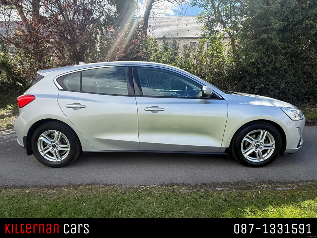 Ford Focus ZETEC 1.5 TDCI 125PS 6SPEED 5DR 4 - Image 2