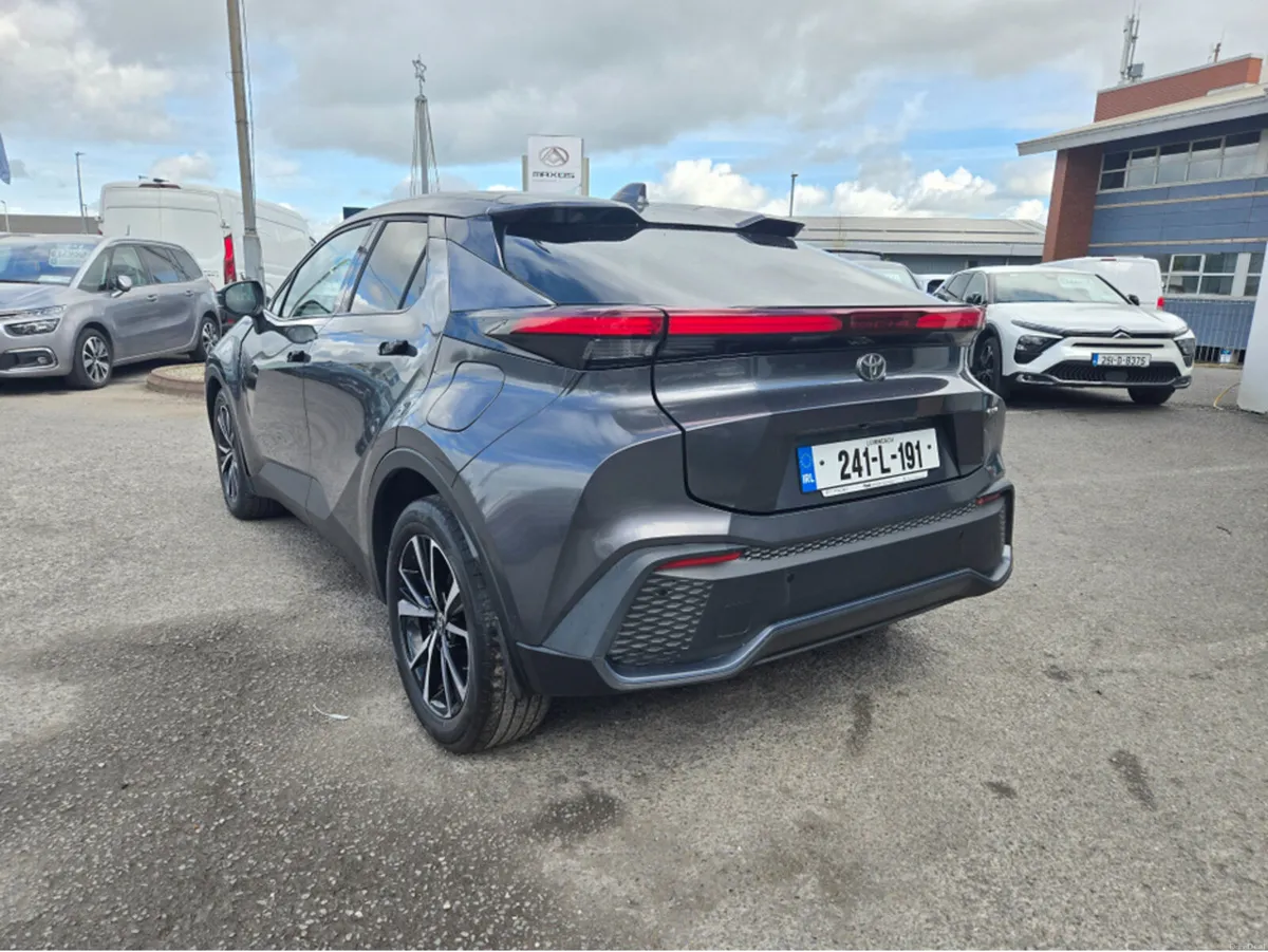 Toyota C-HR HEV SPORT - Image 3