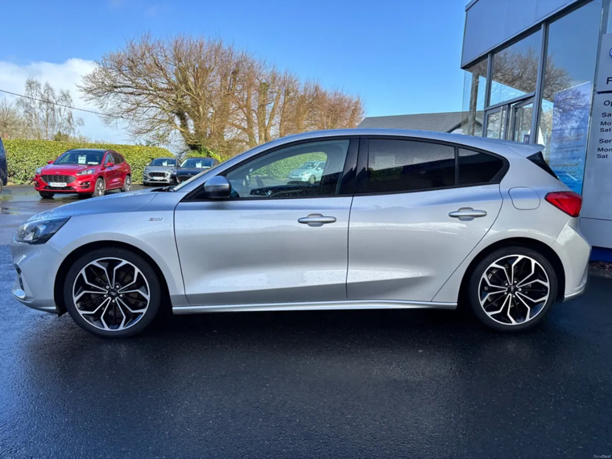 Ford Focus ST-LINE 5DR 1.5 TD 120 S6.2 M6 5DR - Image 4