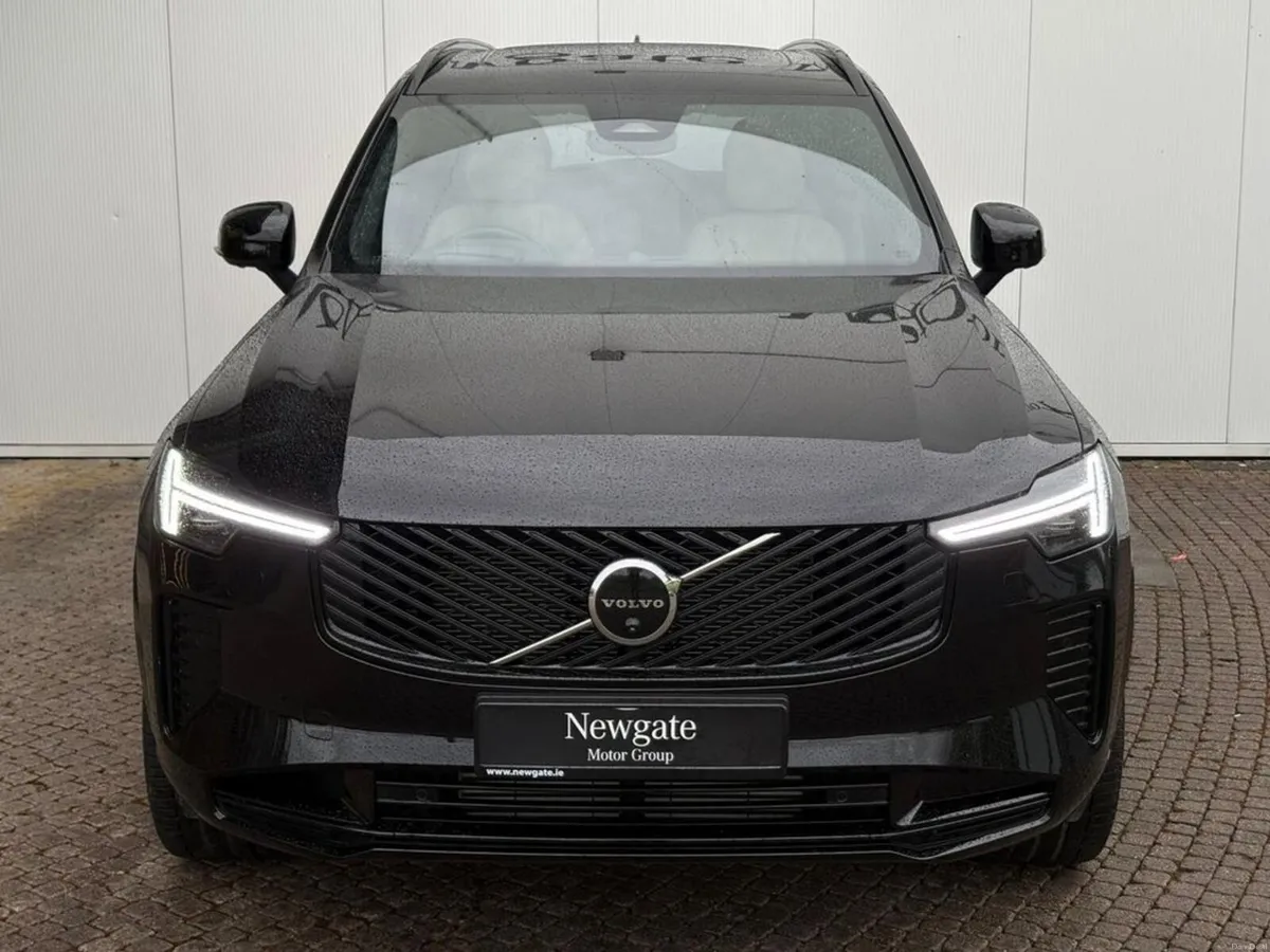 Volvo XC90 T8 Ultra Dark AWD - Image 2