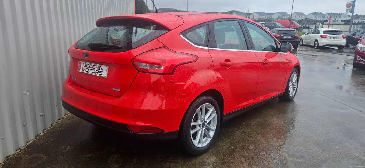 Ford Focus zetec 1.0 eco 125bhp 6speed low mls - Image 4