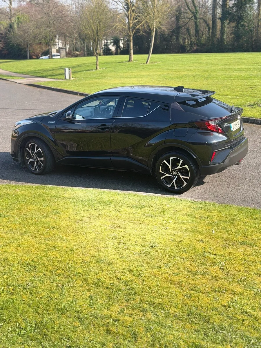Toyota CHR Hybrid - Image 2
