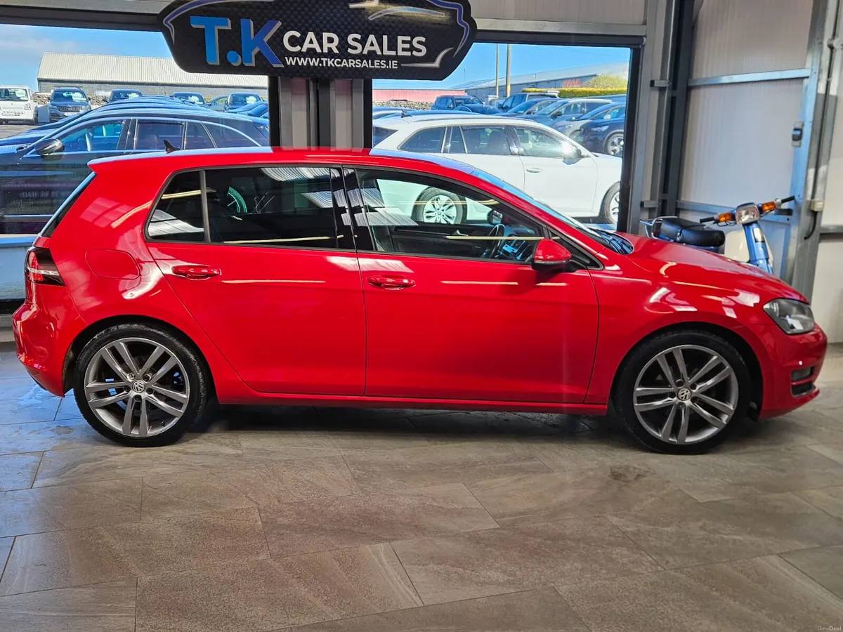 17 VOLKSWAGEN GOLF HIGHLINE PETROL - Image 2