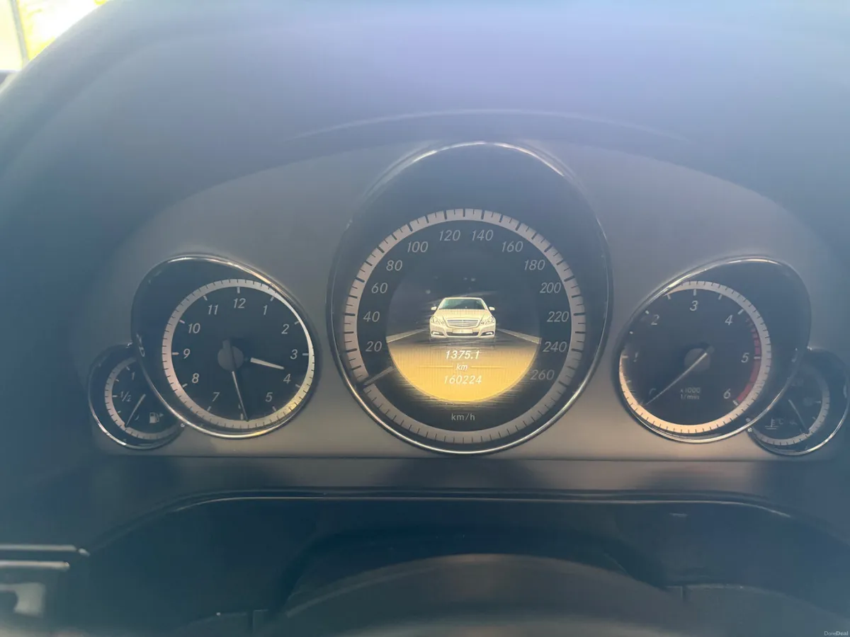 Mercedes-Benz E-Class 2012 - Image 3