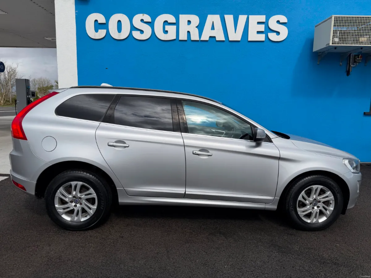 Volvo XC60 SE NAV * FULL LEATHER / HEATED SEATS / - Image 2