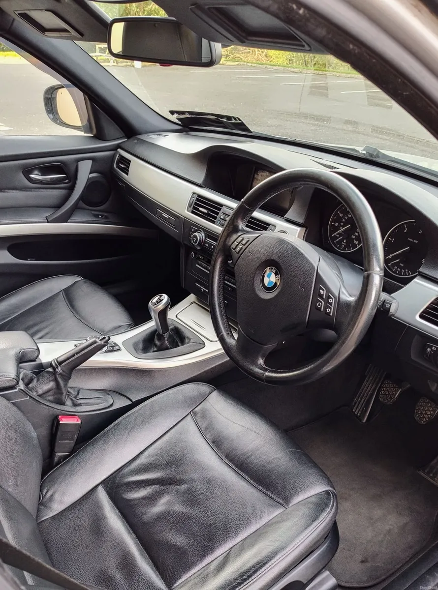 BMW 3-Series 2009 - Image 3