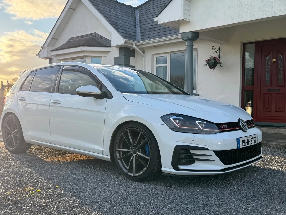 Volkswagen Golf 1.6TDI 2019 - Image 1