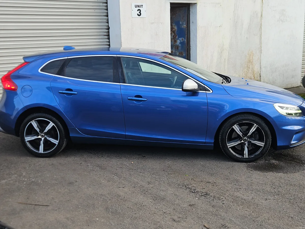 Volvo V40 2017 R DESIGN 2.0 AUTO - Image 3