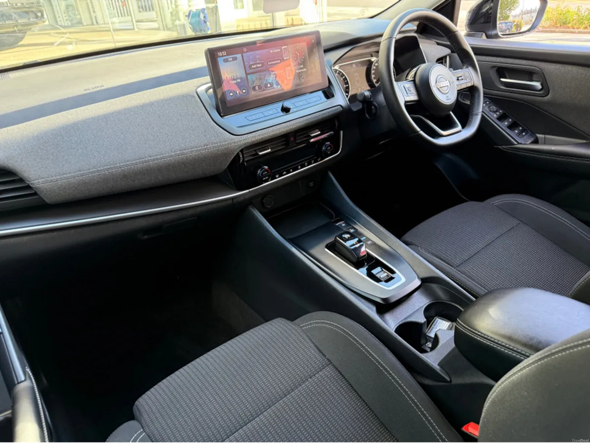 Nissan Qashqai HYBRID SV Cold Pack Heated Seats - Image 3