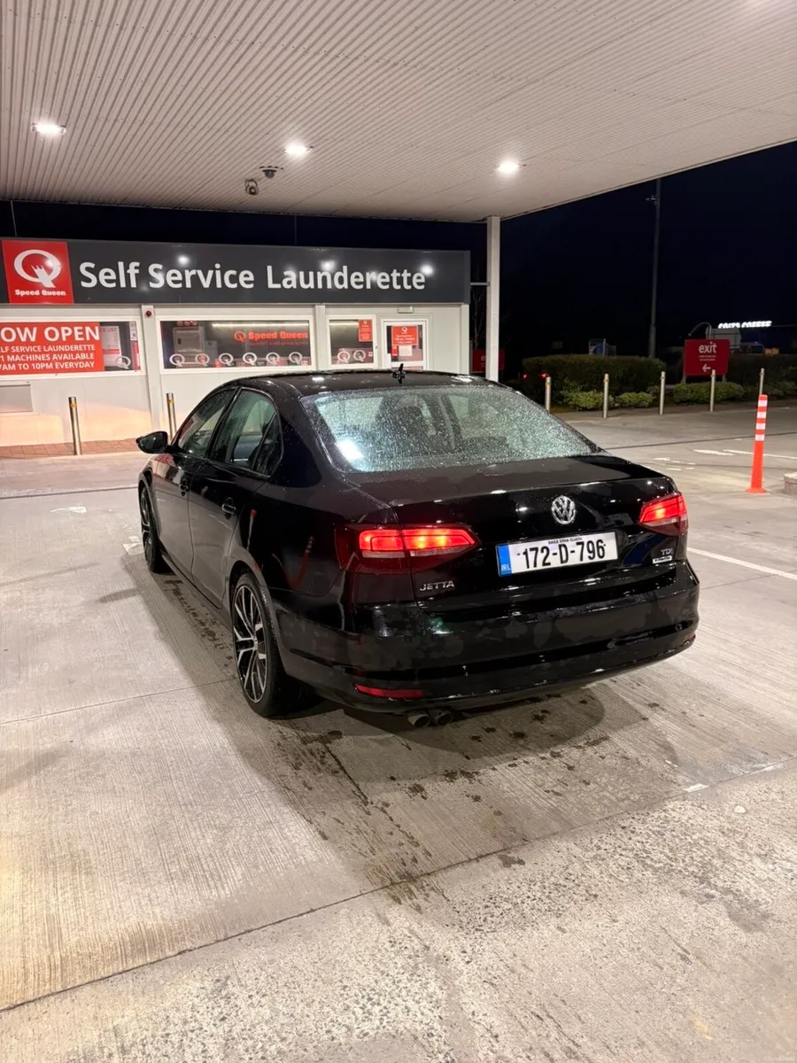 172 Volkswagen Jetta - Image 4