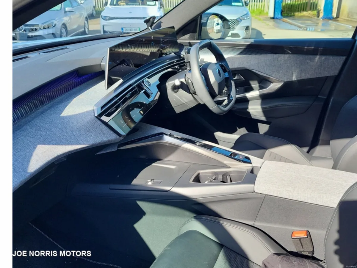 Peugeot 5008 GT HYBRID 145BHP DEMONSTRATION MODEL - Image 3