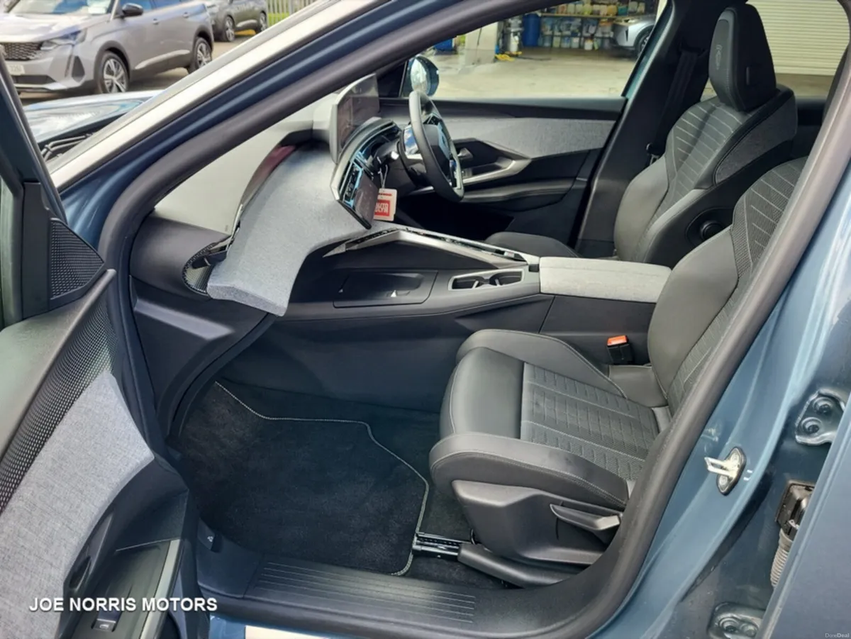 Peugeot 3008 E-GT  210 BHP DEMONSTRATION MODEL - Image 4