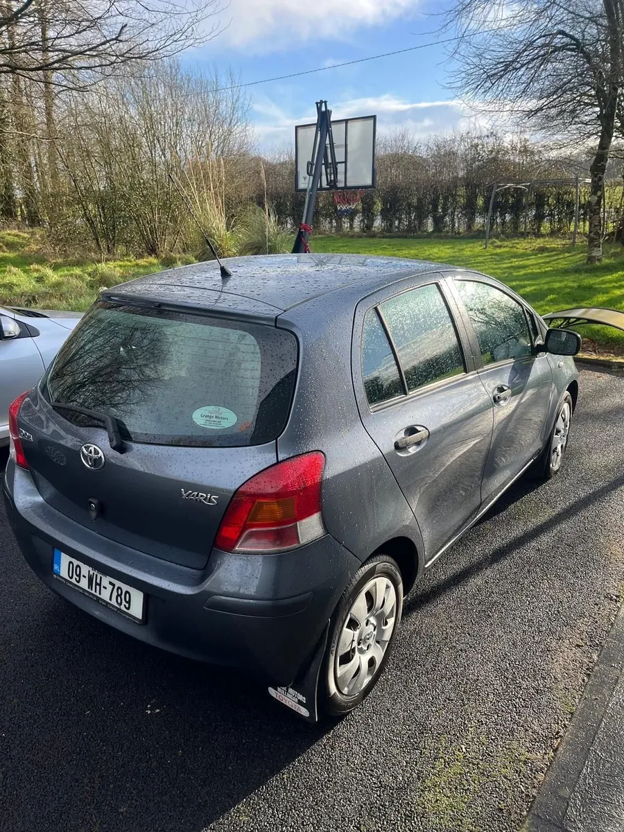 Toyota Yaris 2009 - Image 2