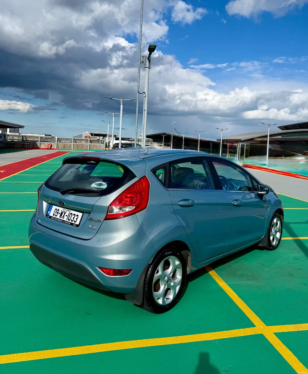 09 Ford Fiesta 1.2 Petrol - TITANIUM MODEL - Image 4