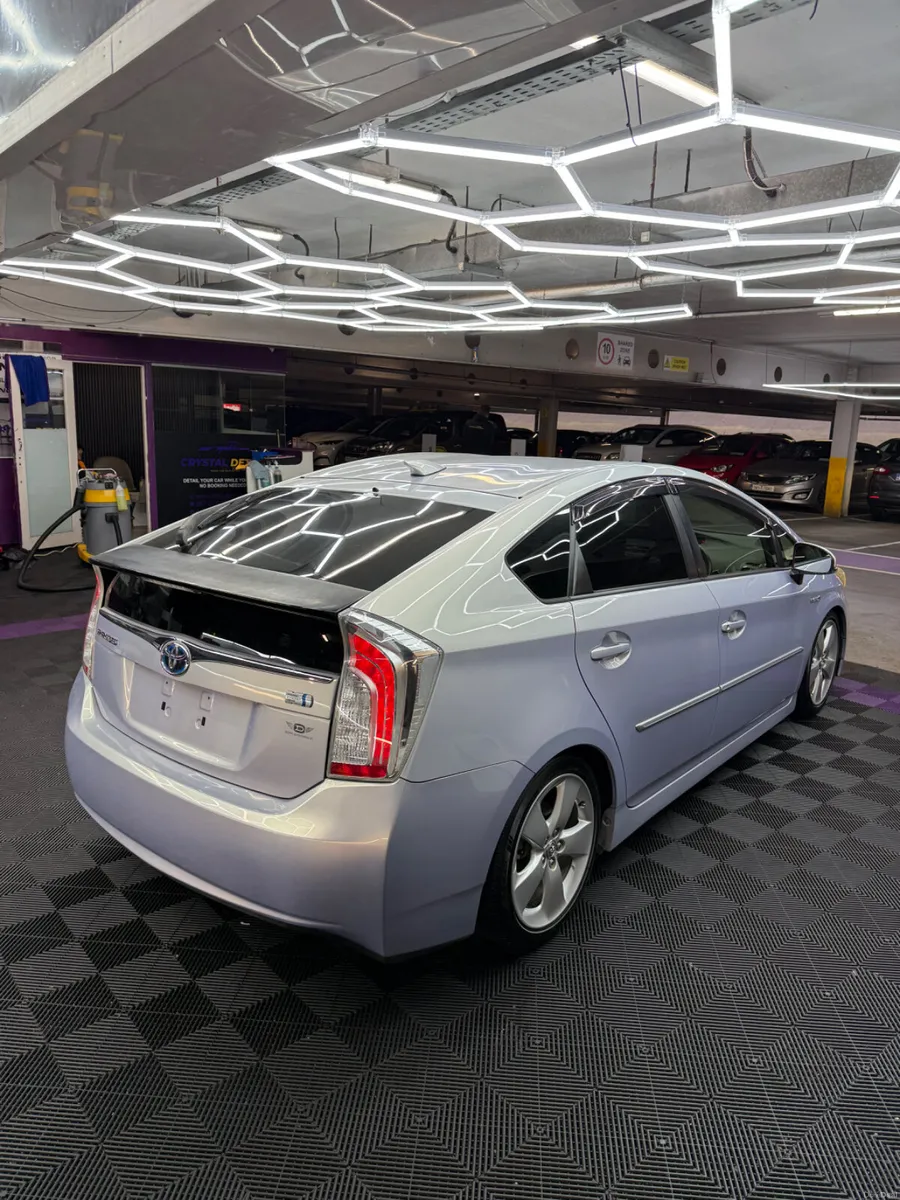 13 Toyota Prius 1.8 Hybrid - VERY HIGH SPEC - Image 4