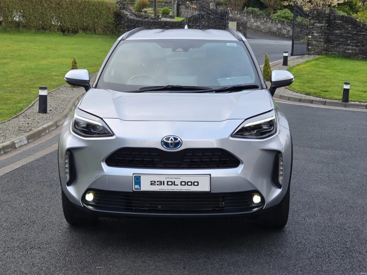 2023 TOYOTA YARIS CROSS 1.5 HYBRID DESIGN 122BHP - Image 3