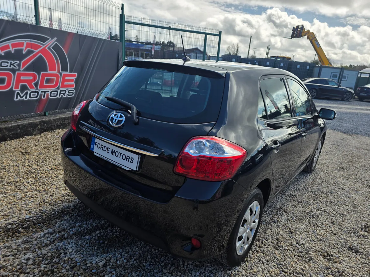 Toyota Auris 2011 - Image 4