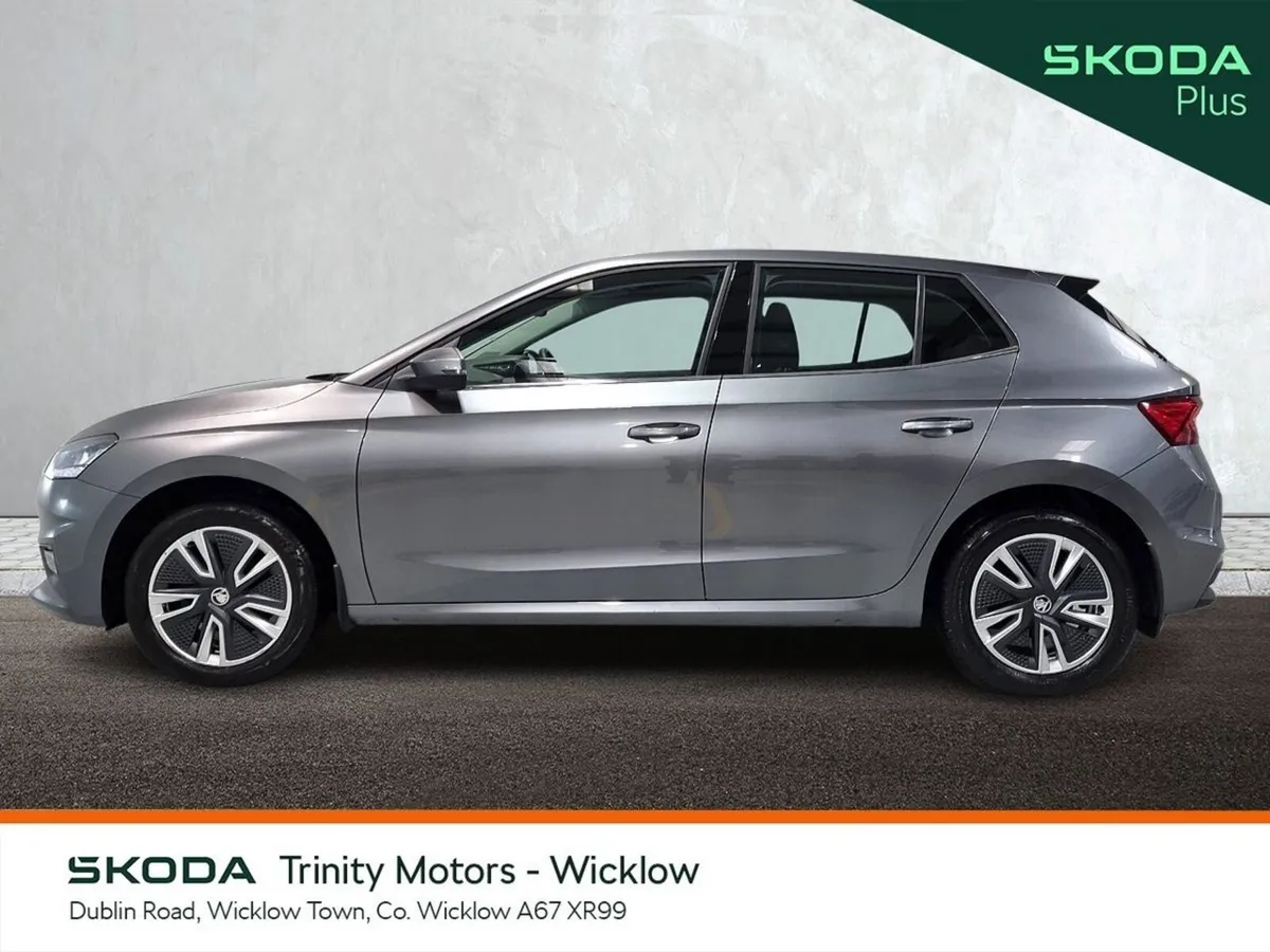 Skoda Fabia ** HUGE SPEC ** PANORAMIC GLASS ROOF * - Image 6