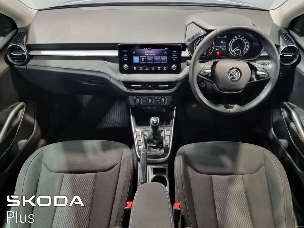 Skoda Fabia HUGE SPEC ** PANORAMIC GLASS ROOF ** S - Image 2