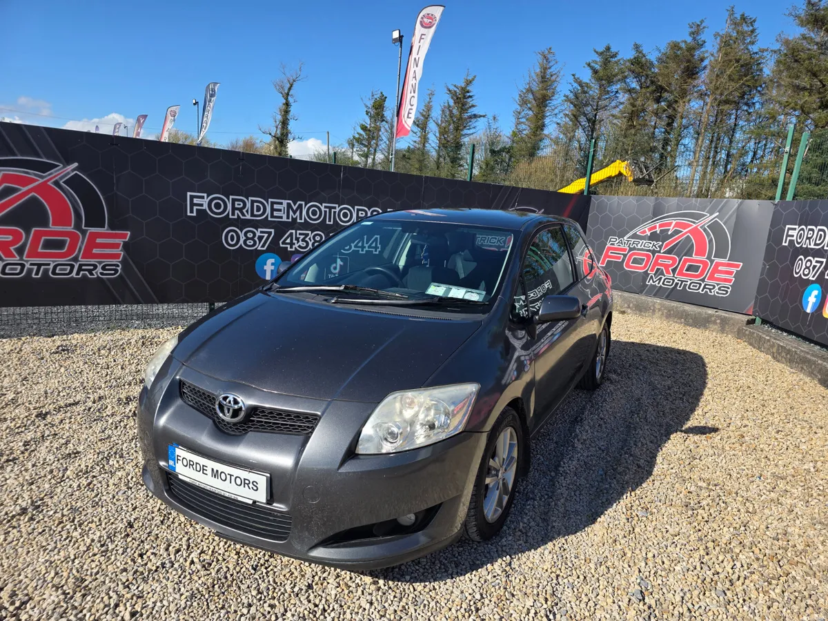 Toyota Auris 2009 - Image 2