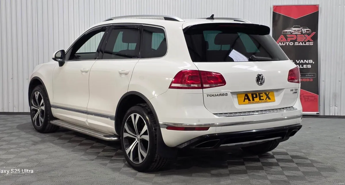 Volkswagen Touareg DIESEL ESTATE - Image 3