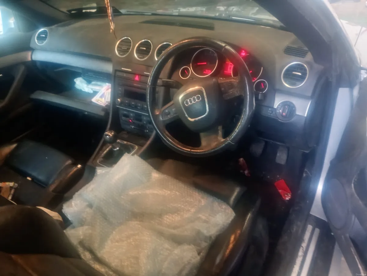 Audi A4 2008 convertible - Image 5