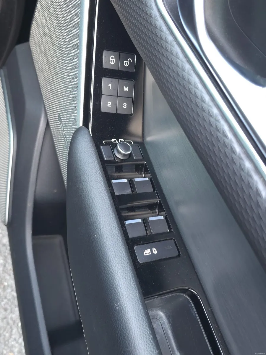 Land Rover Range Rover Velar 2018 - Image 2