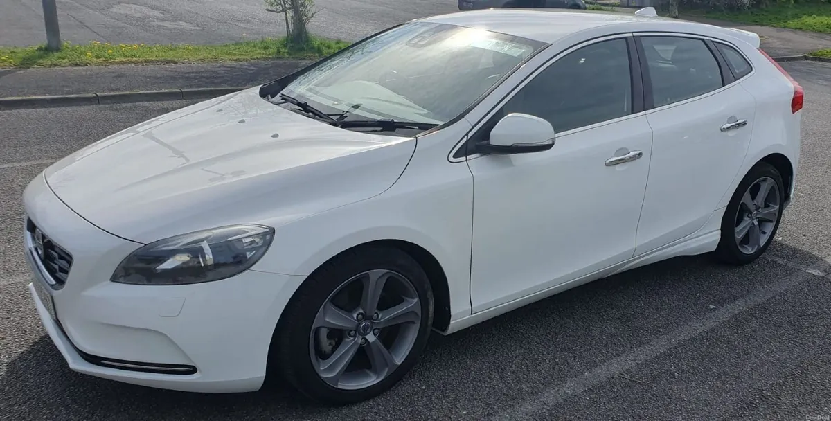 2015 Volvo V40 Petrol Automatic - Image 3