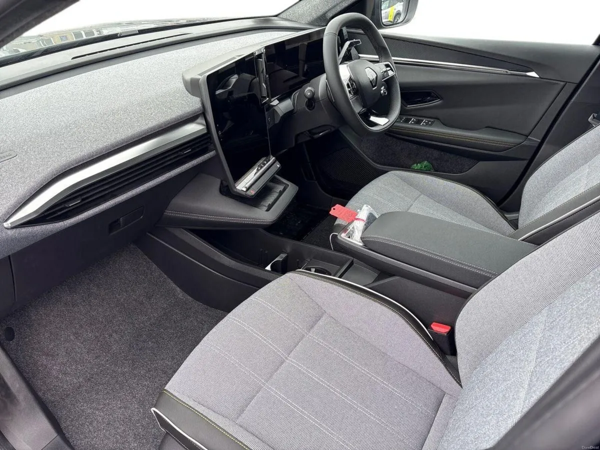 Renault Scenic techno 87kWh 220hp - Image 4