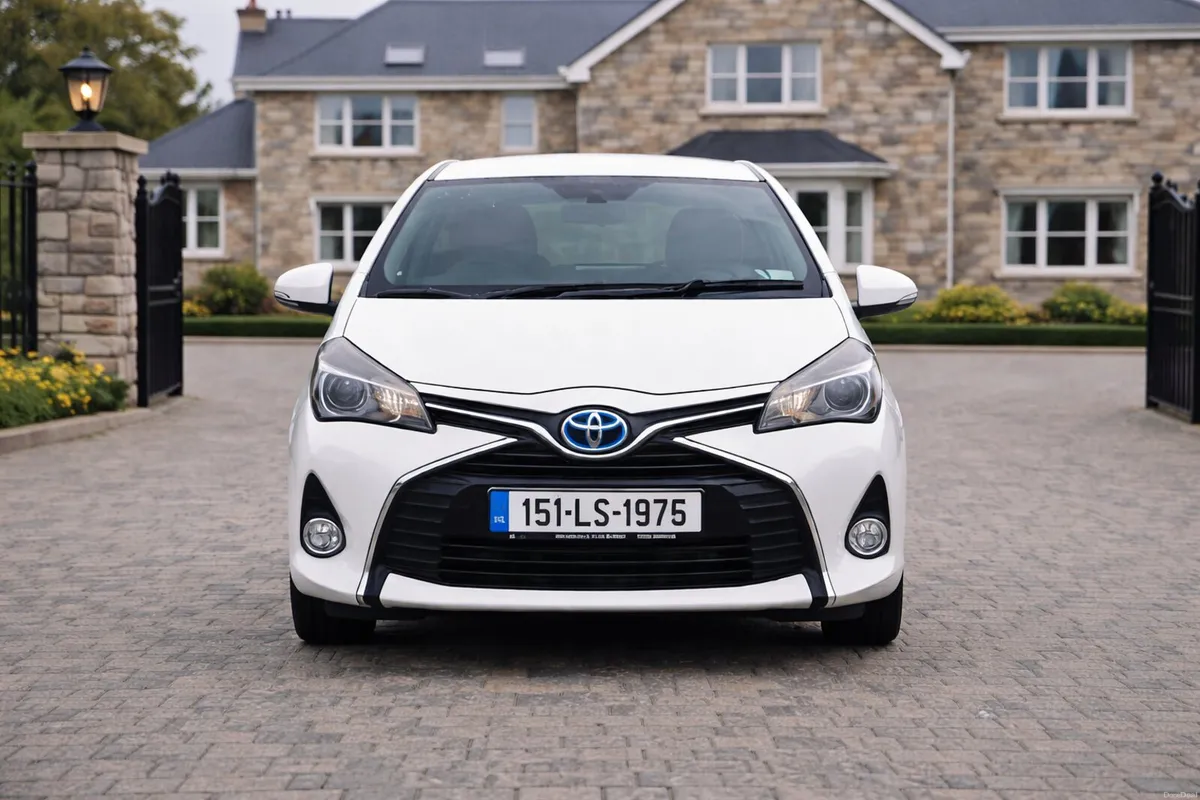151 Toyota Yaris Auto TOP SPEC - Image 3