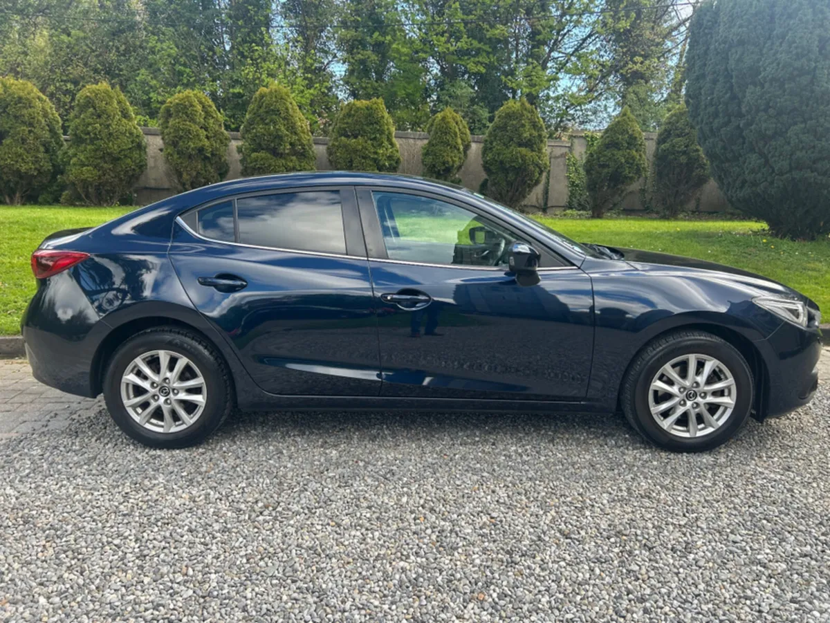 Mazda Mazda3 1.5 D 105PS EXECUTIVE SE 4DR - Image 2