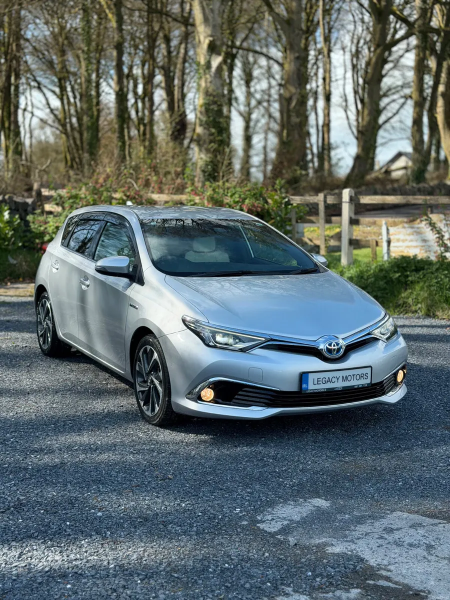 TOYOTA AURIS | HYBRID | AUTO |HIGH SPEC| - Image 1