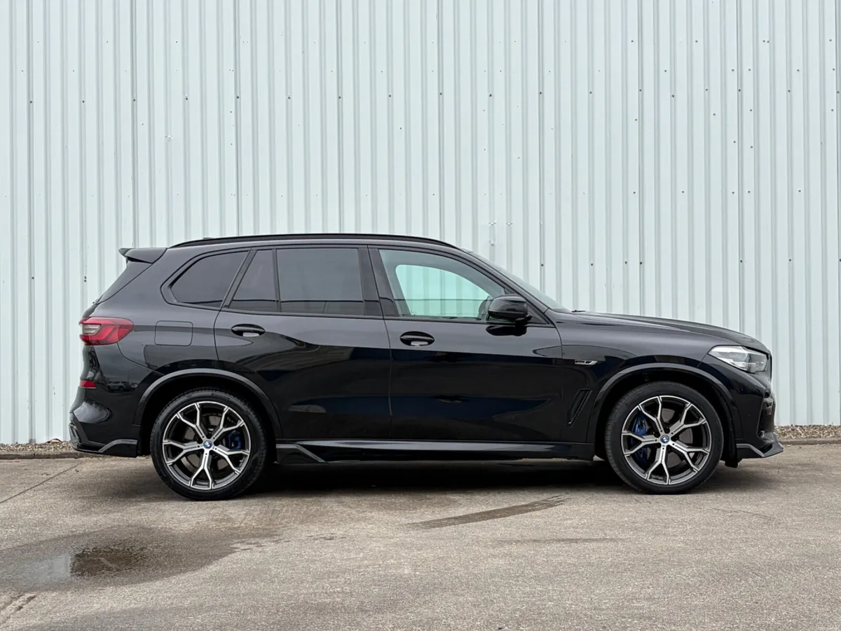2022 BMW X5 45e M Sport Plus M Performance X-Drive - Image 3